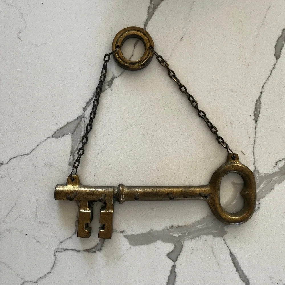 Vintage Brass Skeleton Key heart Wall Hanging Key Holder 5 Hooks 6” MCM midmod